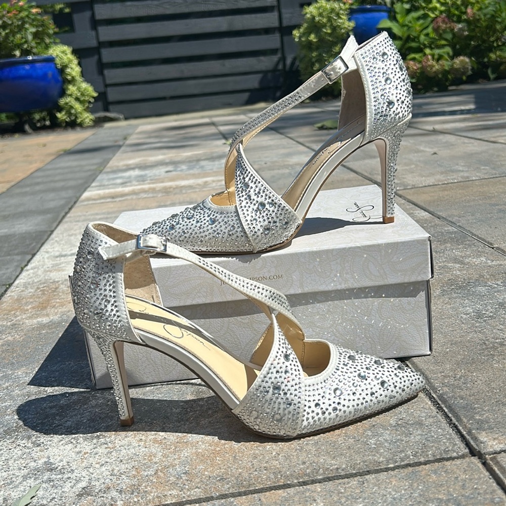 Jessica Simpson white accile heels